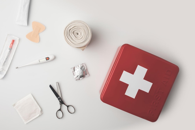checkliste reiseapotheke Der Umfang und die Bestückung der Reiseapotheke kann je nach Urlaubsziel, Art der Reise und individuellen Bedürfnissen stark variieren.
