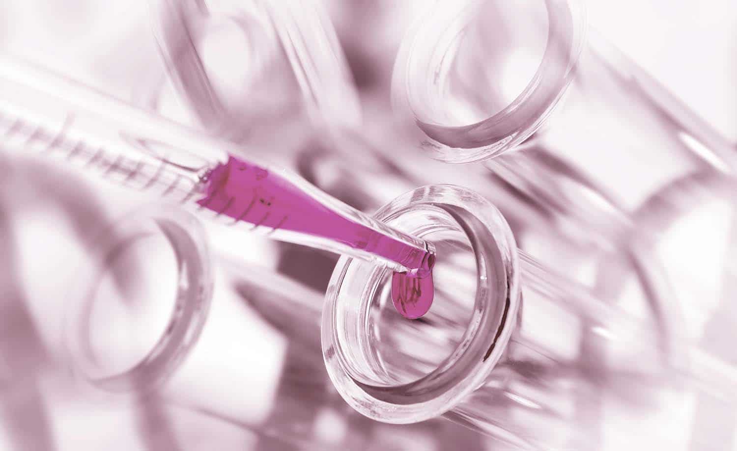 reagenzglas magenta Eine Zukunft, die nicht mehr der rein chemischen Industrie gehört, sondern der Entwicklung einer biologischen, auf die Regeneration und Prävention bedachten Medizin.
