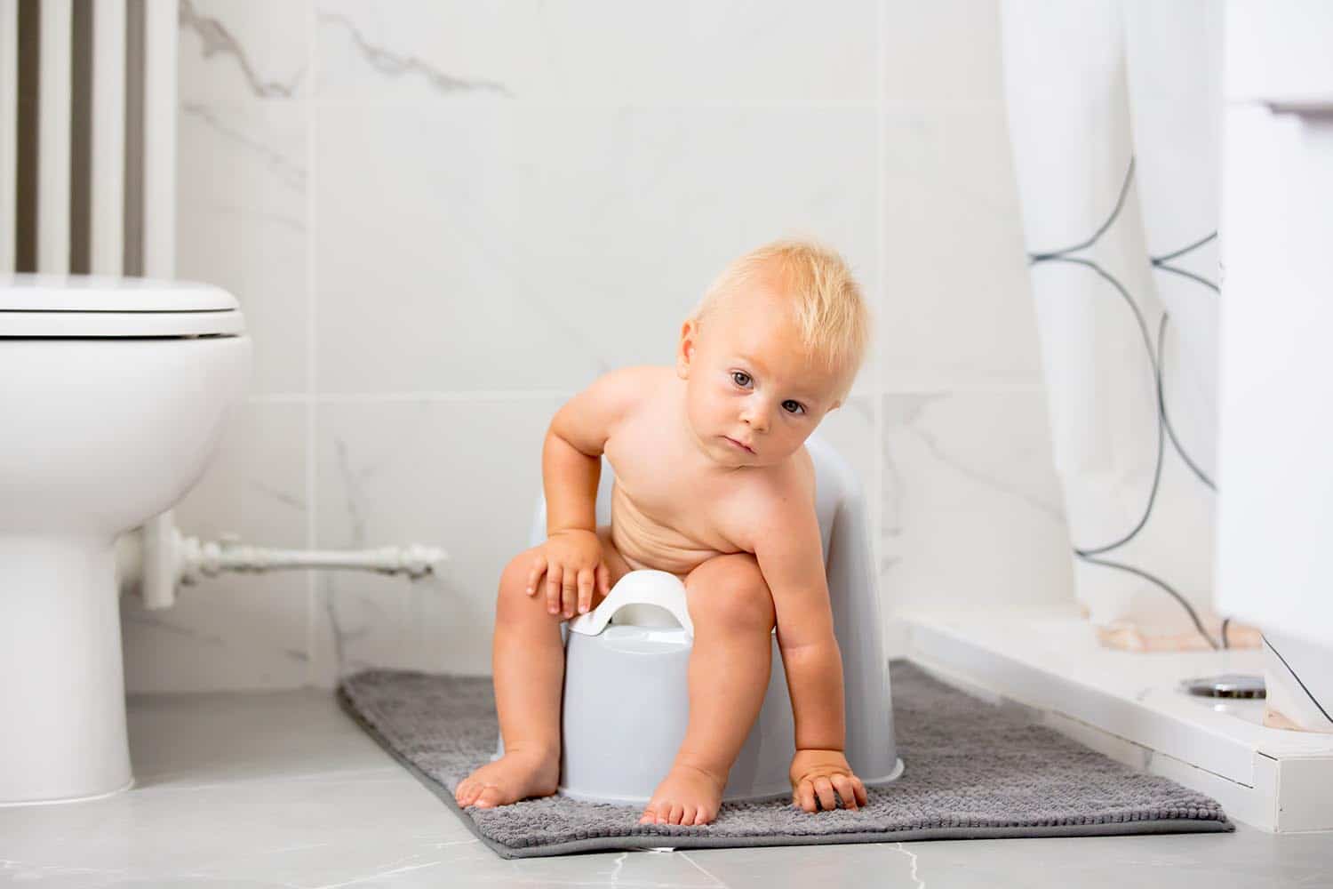 toilette kleinkind Wie regt man die träge Verdauung bei Kindern an?