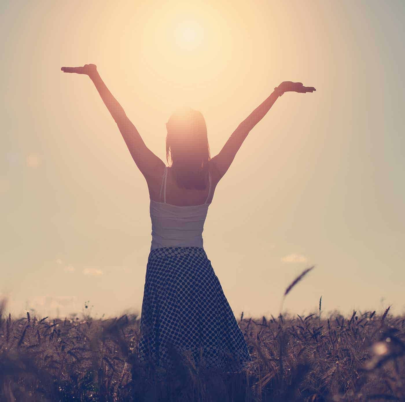 vitalstoffe-l Zu den Vitalstoffen (Makro- und Mikronährstoffe) zählt man Verbindungen wie Vitamine, Spurenelemente, Mineralstoffe, Amino- und Fettsäuren, welche eine essentielle Rolle für unser Immunsystem und zahlreiche Stoffwechselprozesse unseres Körpers spielen.
