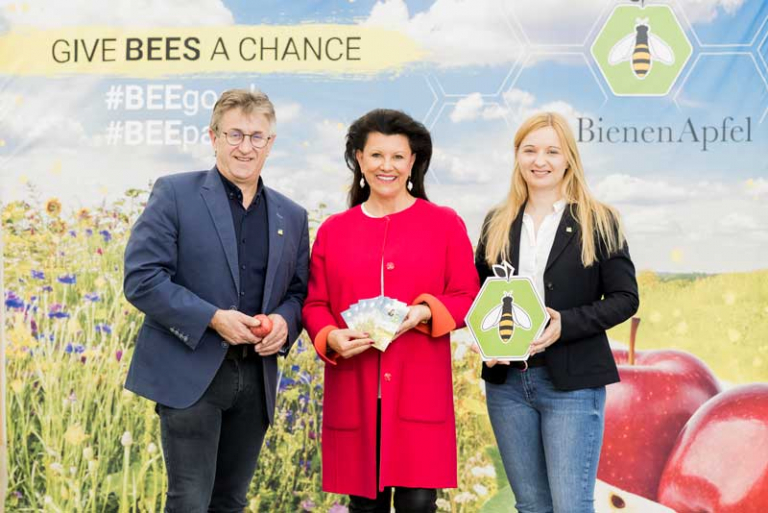 Manfred Hohensinner, Mag. Anita Frauwallner und Katrin Hohensinner (von links nach rechts) ©Broboters OG