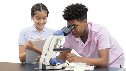 kinder-labor-schuelertage-institut-allergosan-2 Kinder im Labor bei den Schülertagen am Institut AllergoSan